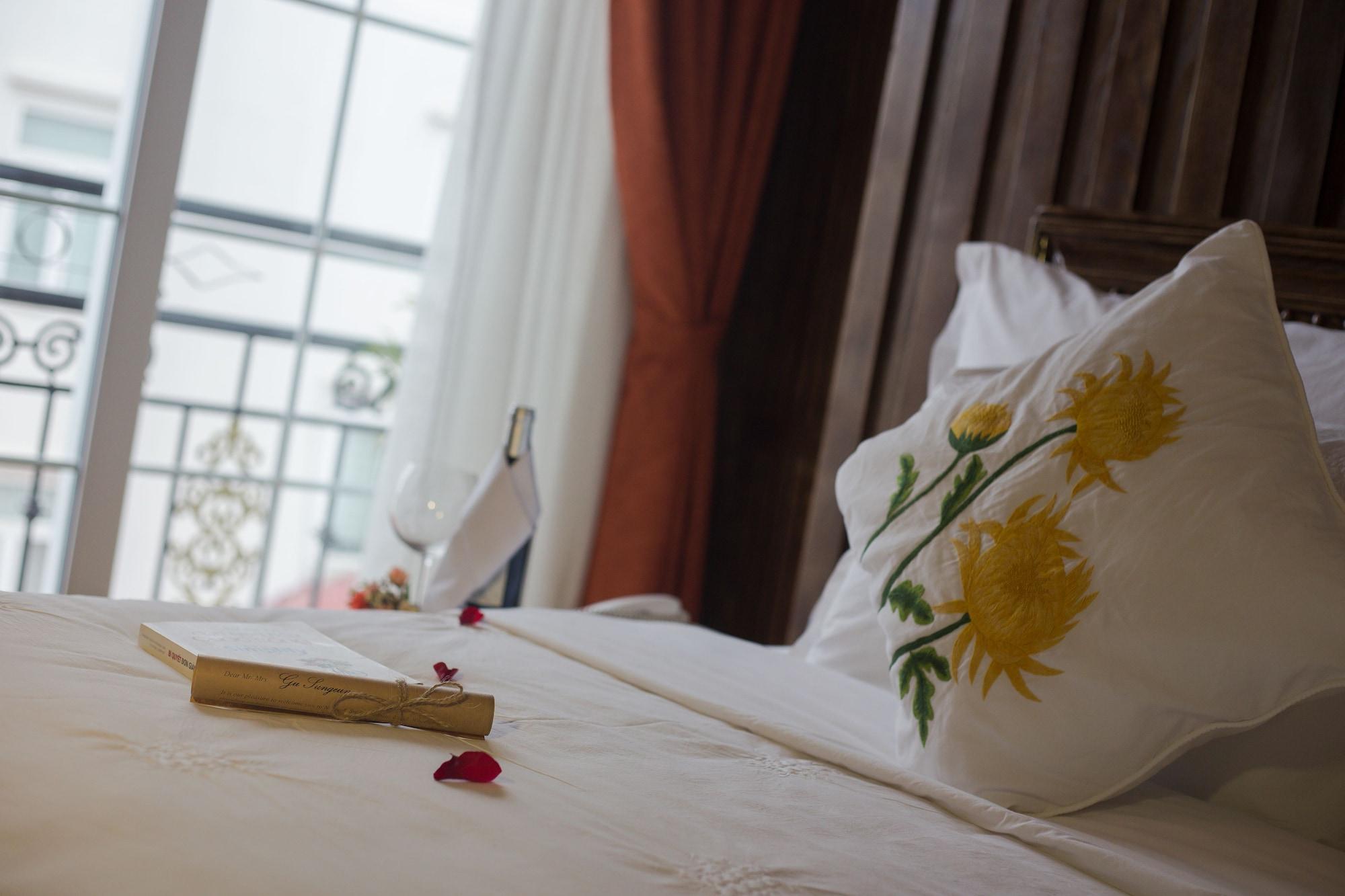 Noble & Swan Boutique Hotel Hanoi Exterior photo
