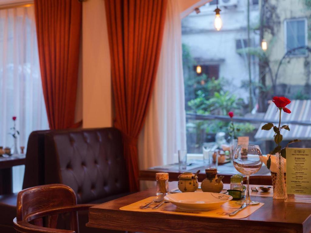 Noble & Swan Boutique Hotel Hanoi Exterior photo