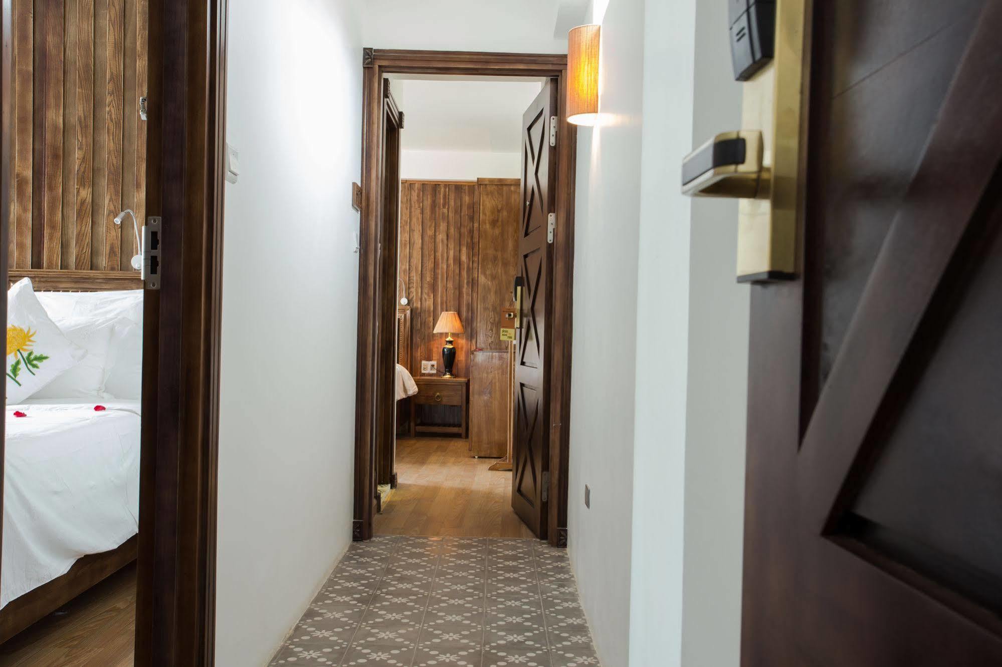 Noble & Swan Boutique Hotel Hanoi Exterior photo
