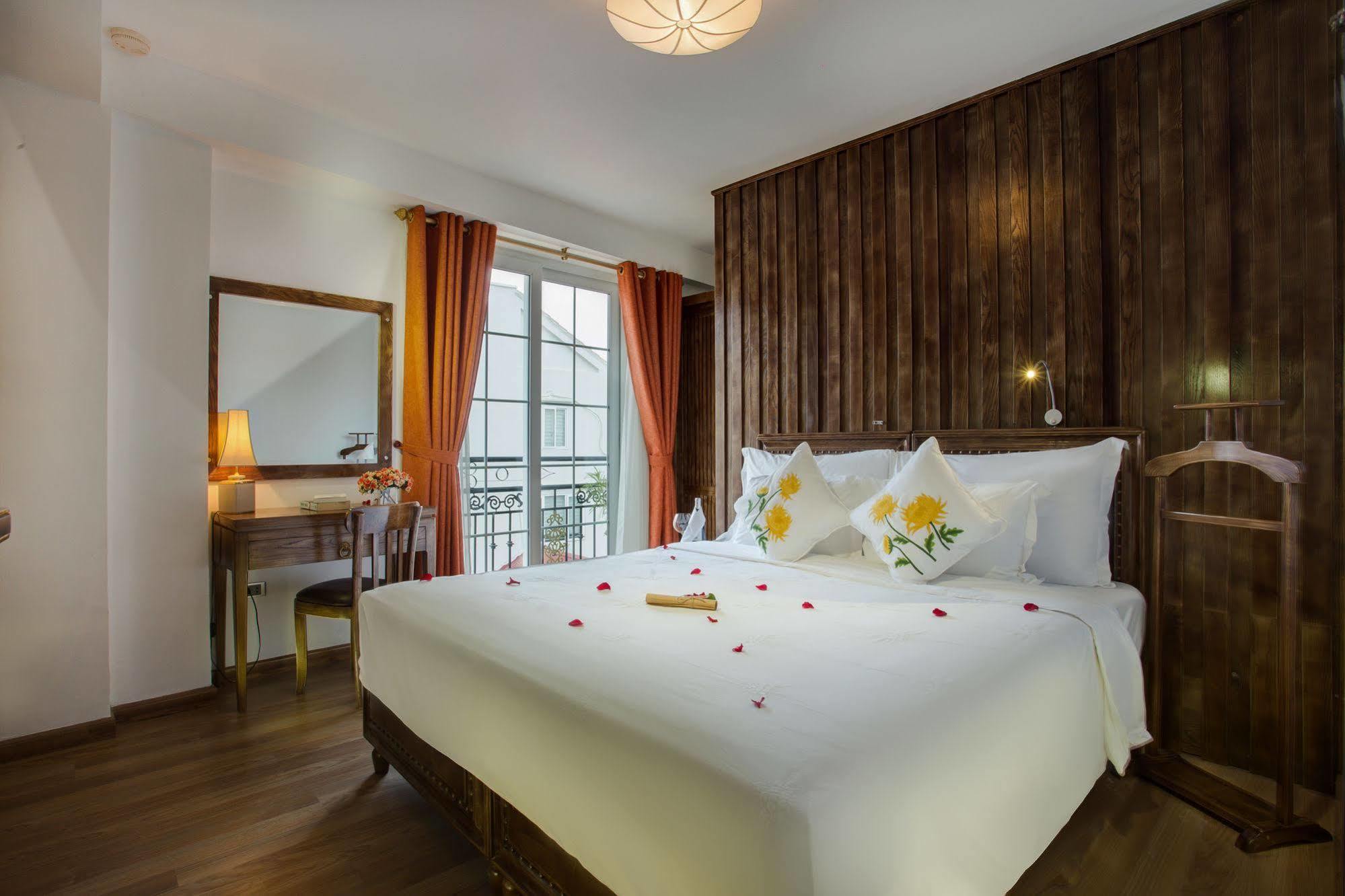 Noble & Swan Boutique Hotel Hanoi Exterior photo